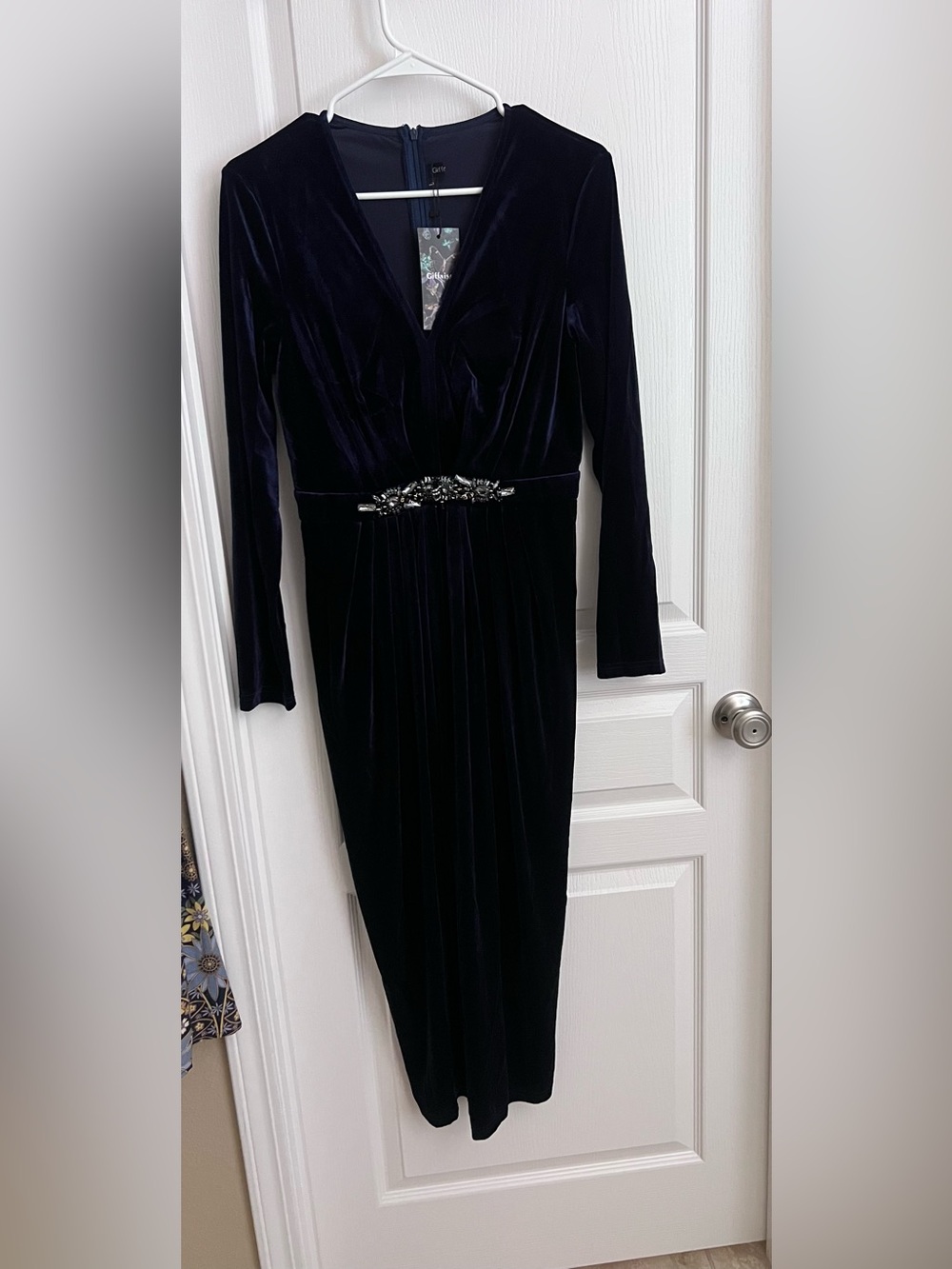 Elegant Black Velvet Evening Dress with Embellished Waist